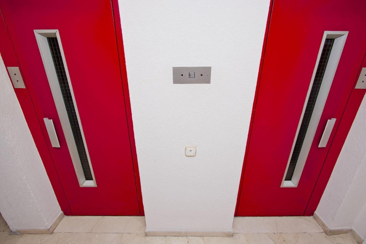 Barcelona City North Hostal Exterior photo